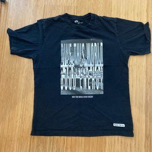 Uniqlo graphic tee